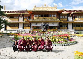 Beautiful Garden, Norbulingka